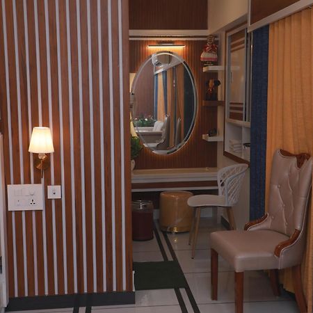 Excellency Airport Hotel Kochi 외부 사진