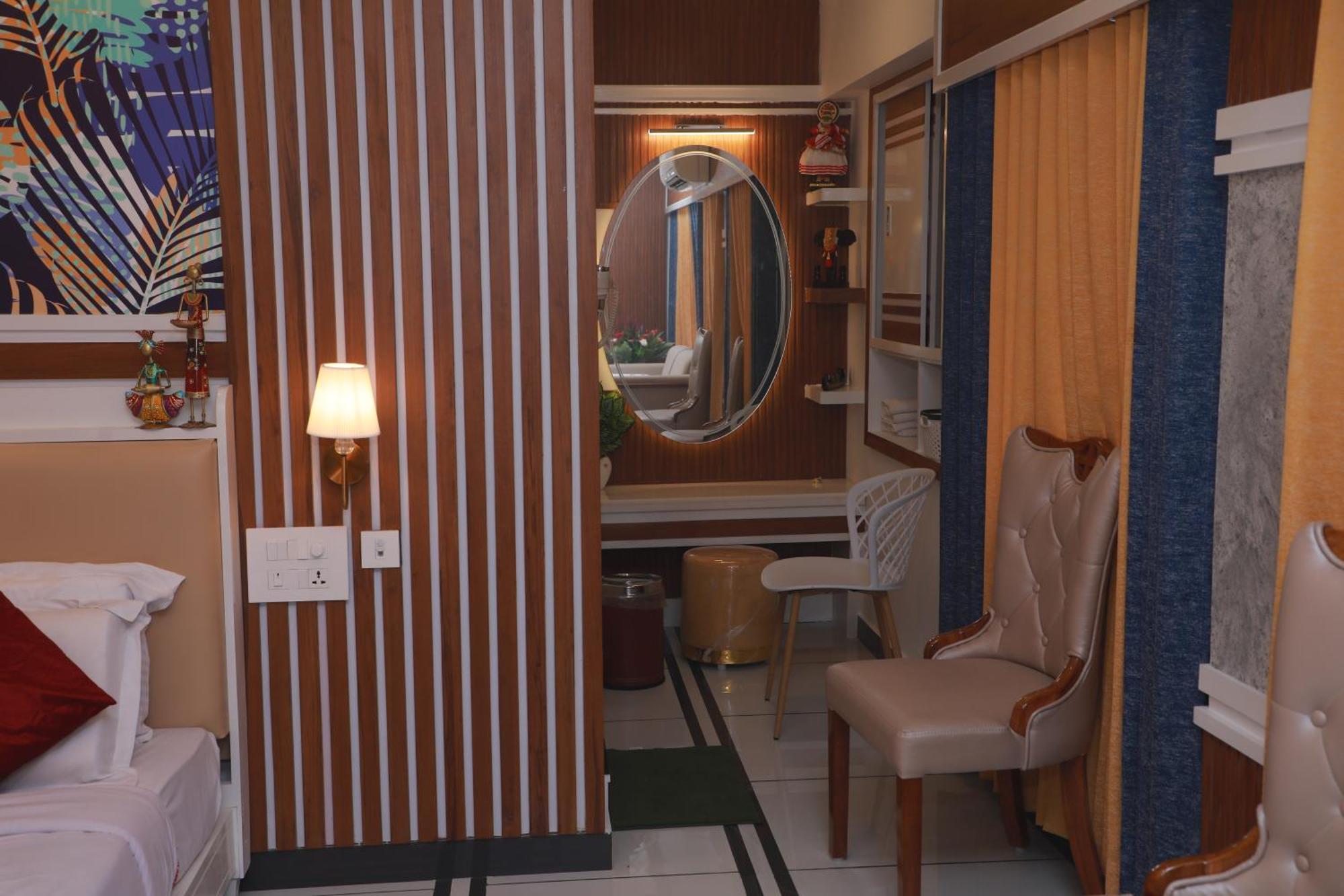 Excellency Airport Hotel Kochi 외부 사진