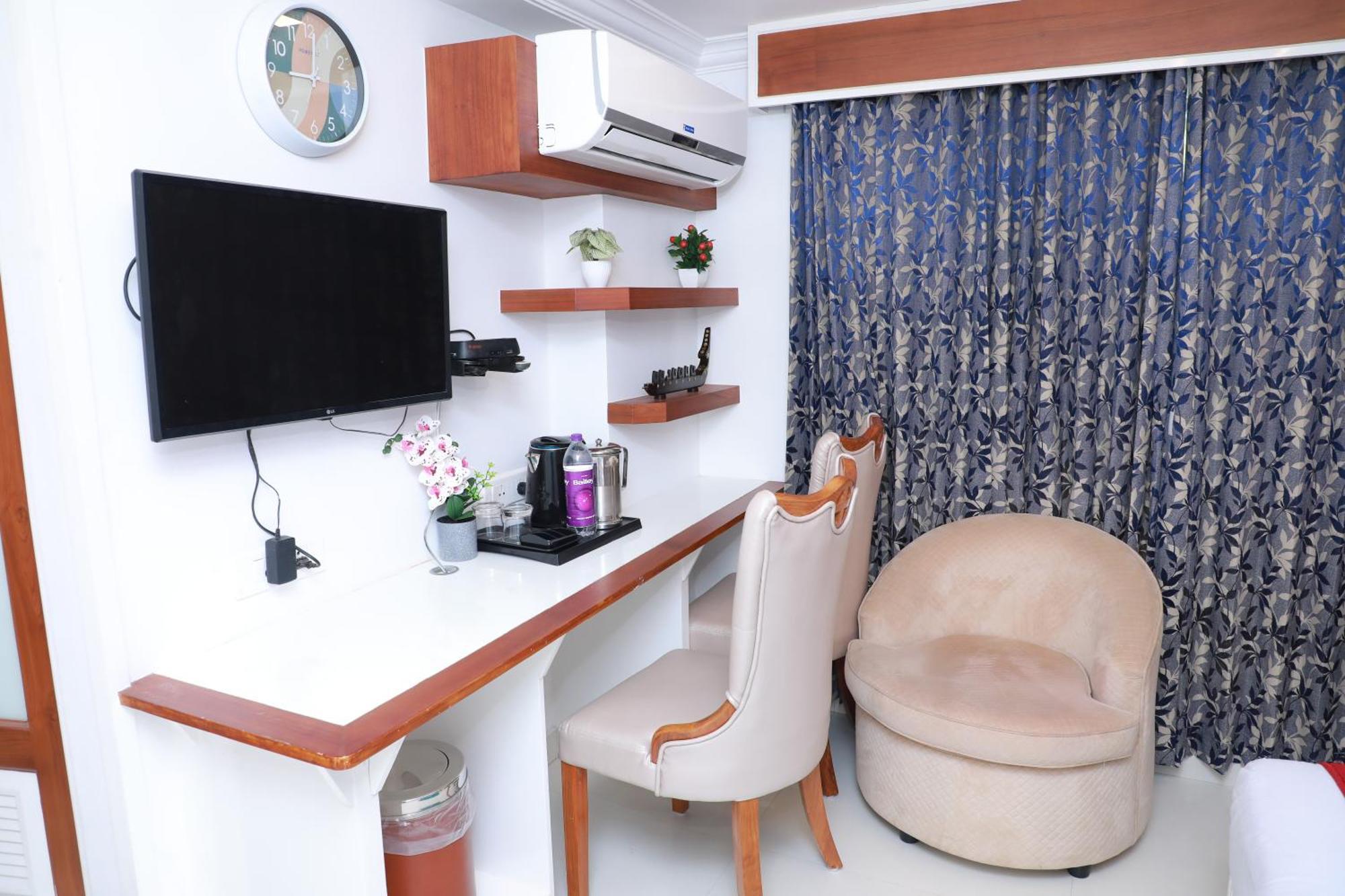 Excellency Airport Hotel Kochi 외부 사진